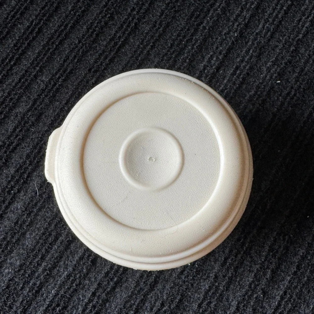 Rubbermaid Servin Saver 1 Cup 235mL Round Food Storage Container Almond Lid 0018